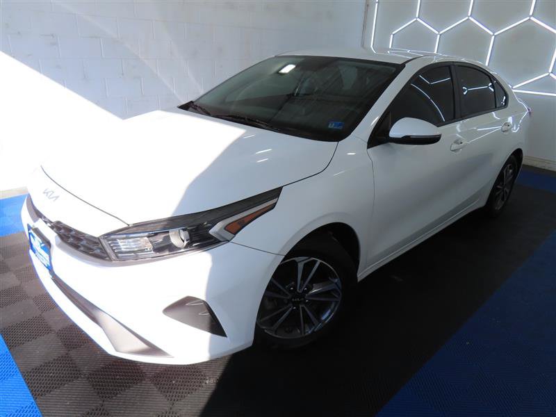 Used 2023 Kia Forte LXS w/ LXS Technology Package FWD image 4