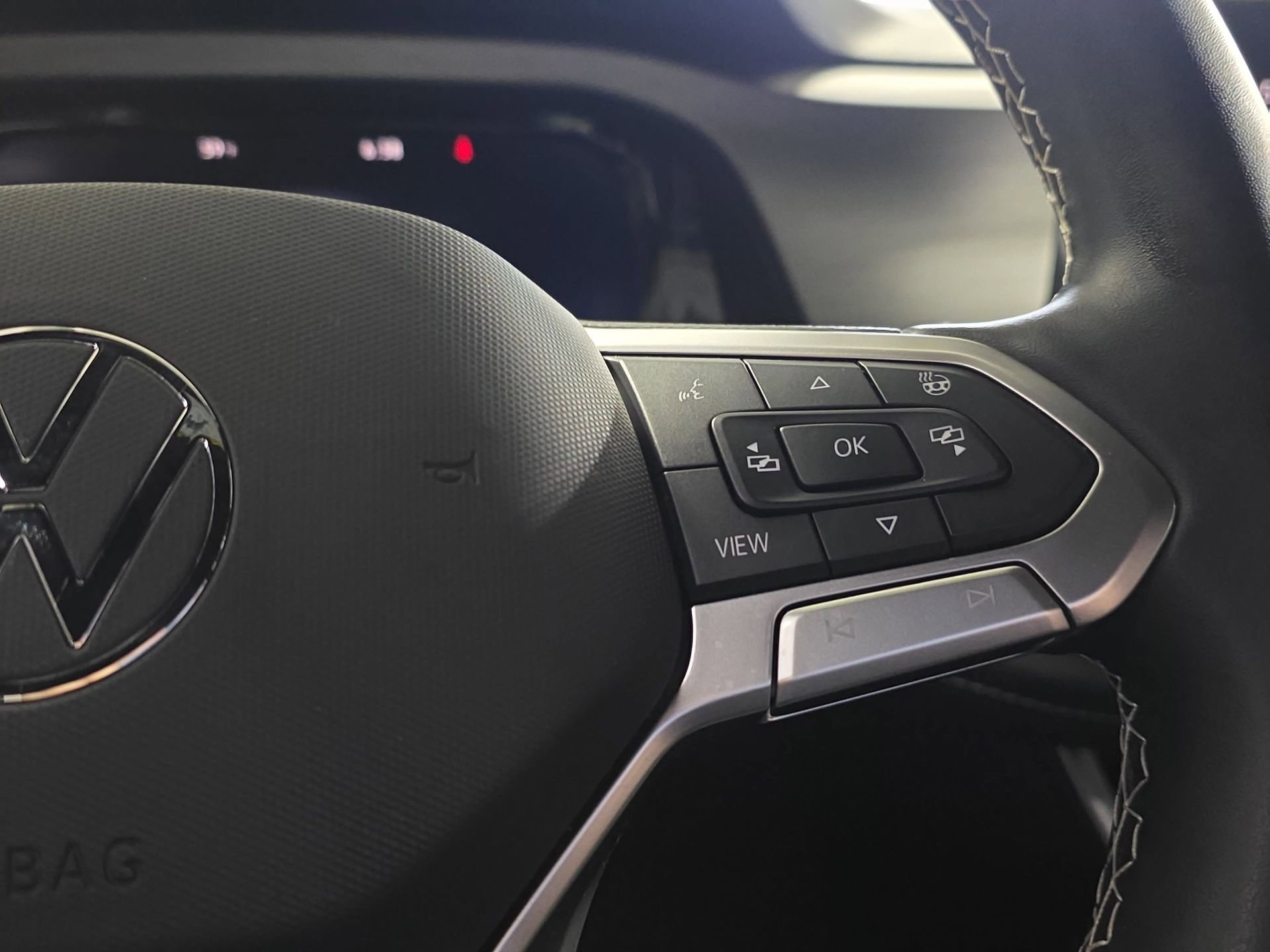 Used 2025 Volkswagen Atlas Cross Sport SE image 18