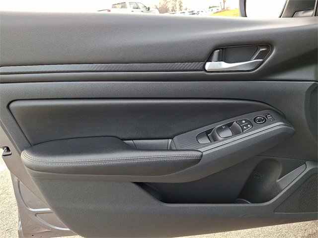 Used 2024 Nissan Altima 2.5 SV image 12