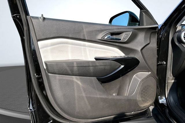 Used 2025 Chevrolet Trax LT FWD image 19