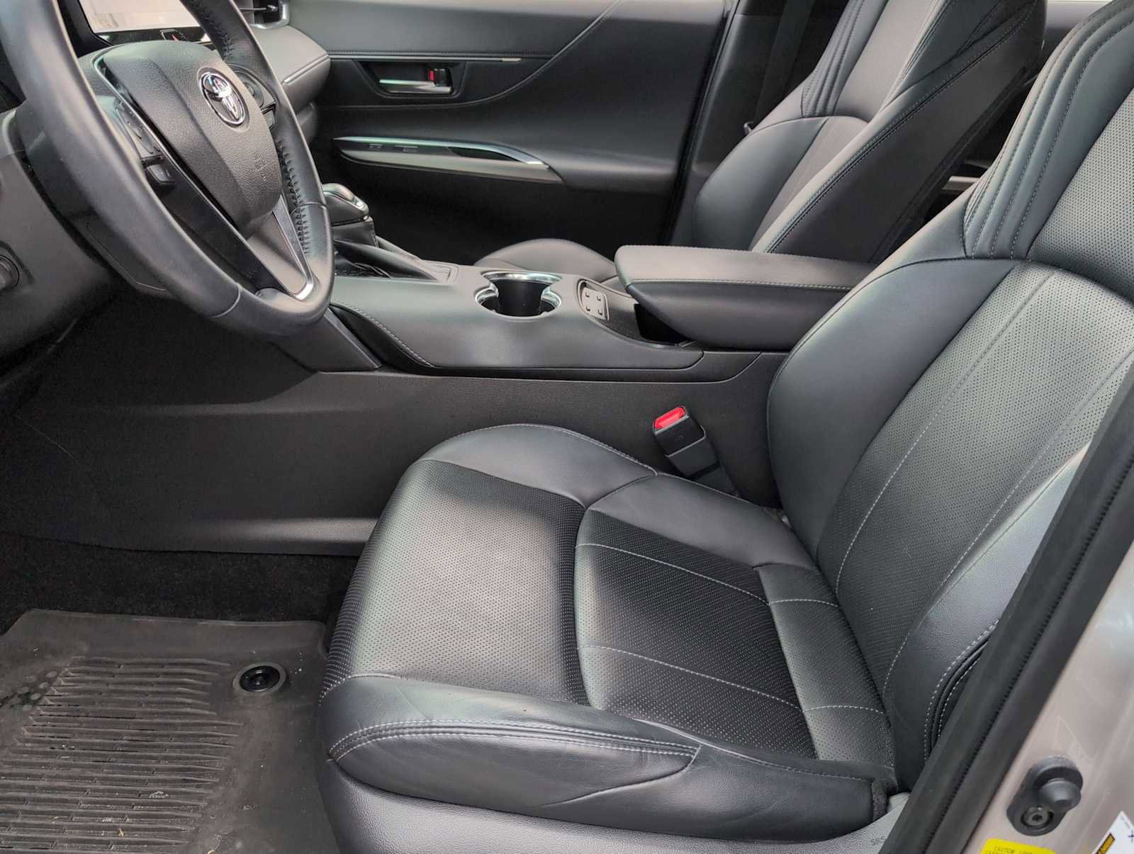 Used 2021 Toyota Venza Limited image 16