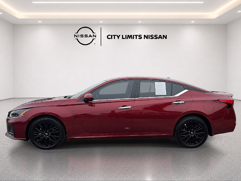 Used 2025 Nissan Altima 2.5 SV w/ SV Special Edition Package FWD image 3