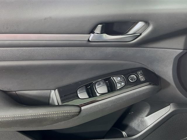 Used 2023 Nissan Altima 2.5 SV FWD image 18