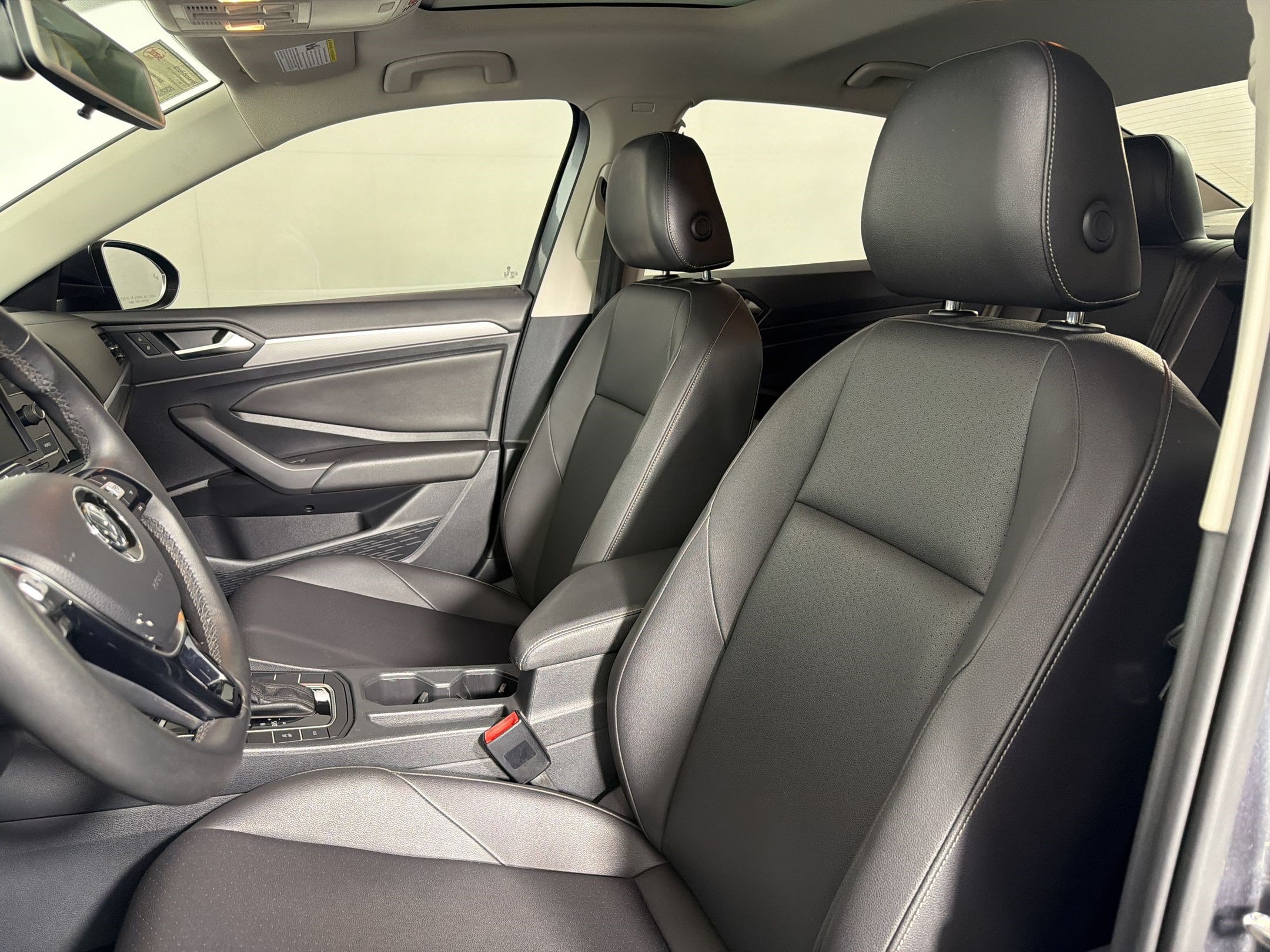 Used 2020 Volkswagen Jetta SE w/ SE Cold Weather Package FWD image 4