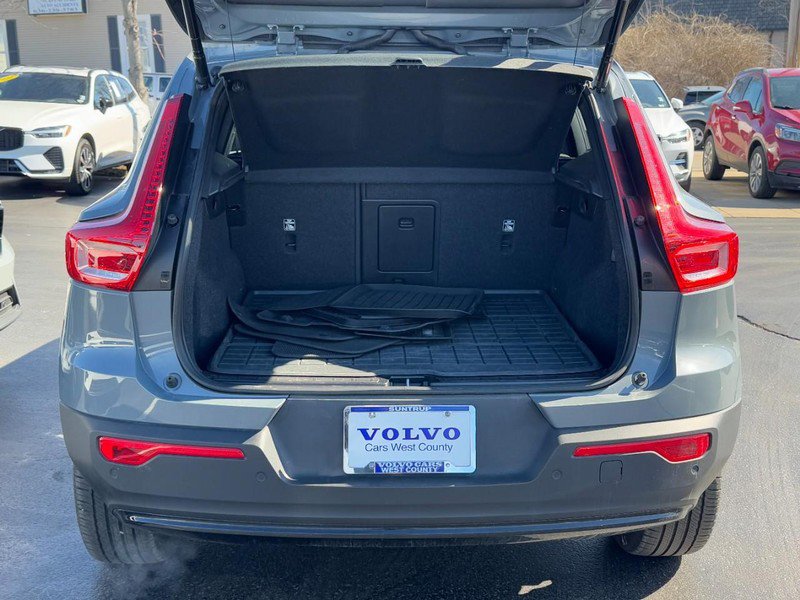 Certified 2023 Volvo XC40 B5 Plus w/ Protection Package Premier image 5