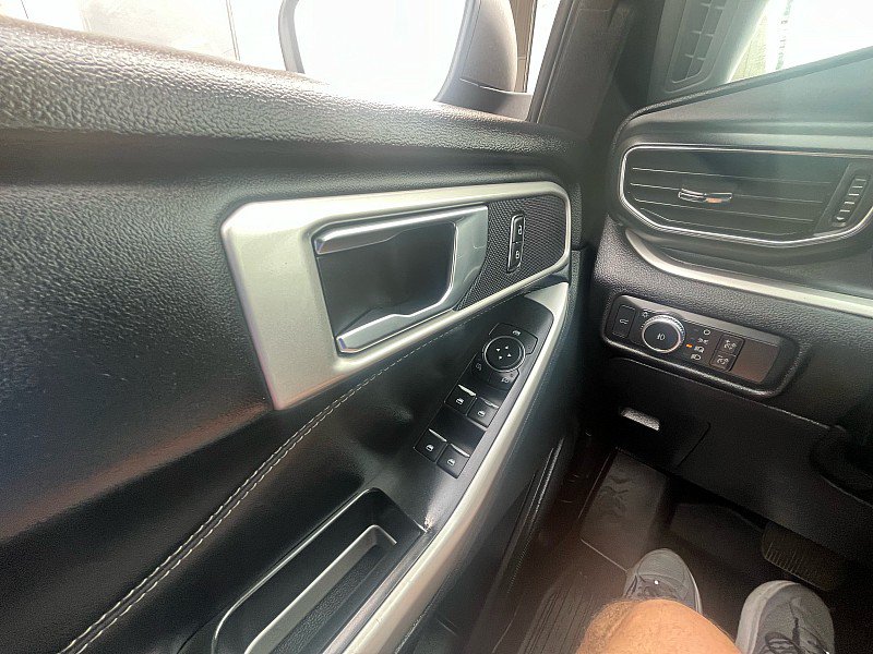 Used 2022 Ford Explorer XLT AWD/4WD image 30