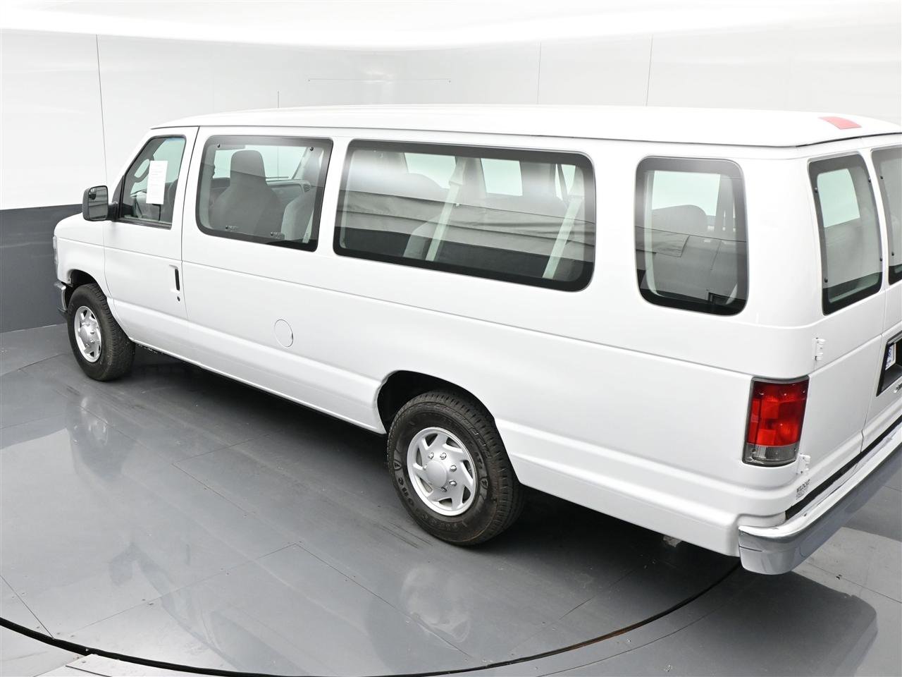 Used 2014 Ford E-350 and Econoline 350 XLT RWD image 25