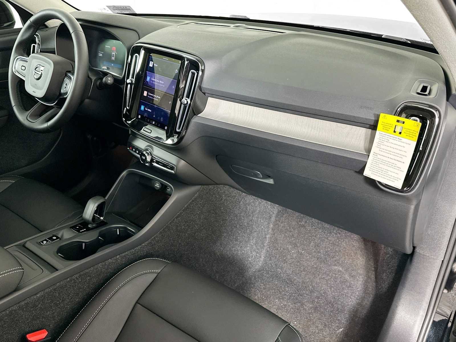 Used 2025 Volvo XC40 B5 Core w/ Climate Package image 28