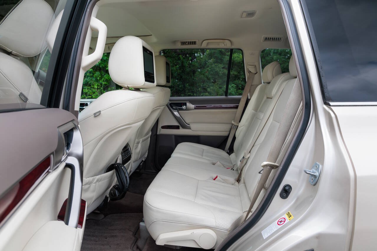 Used 2010 Lexus GX 460 w/ Comfort Plus Pkg AWD/4WD image 28