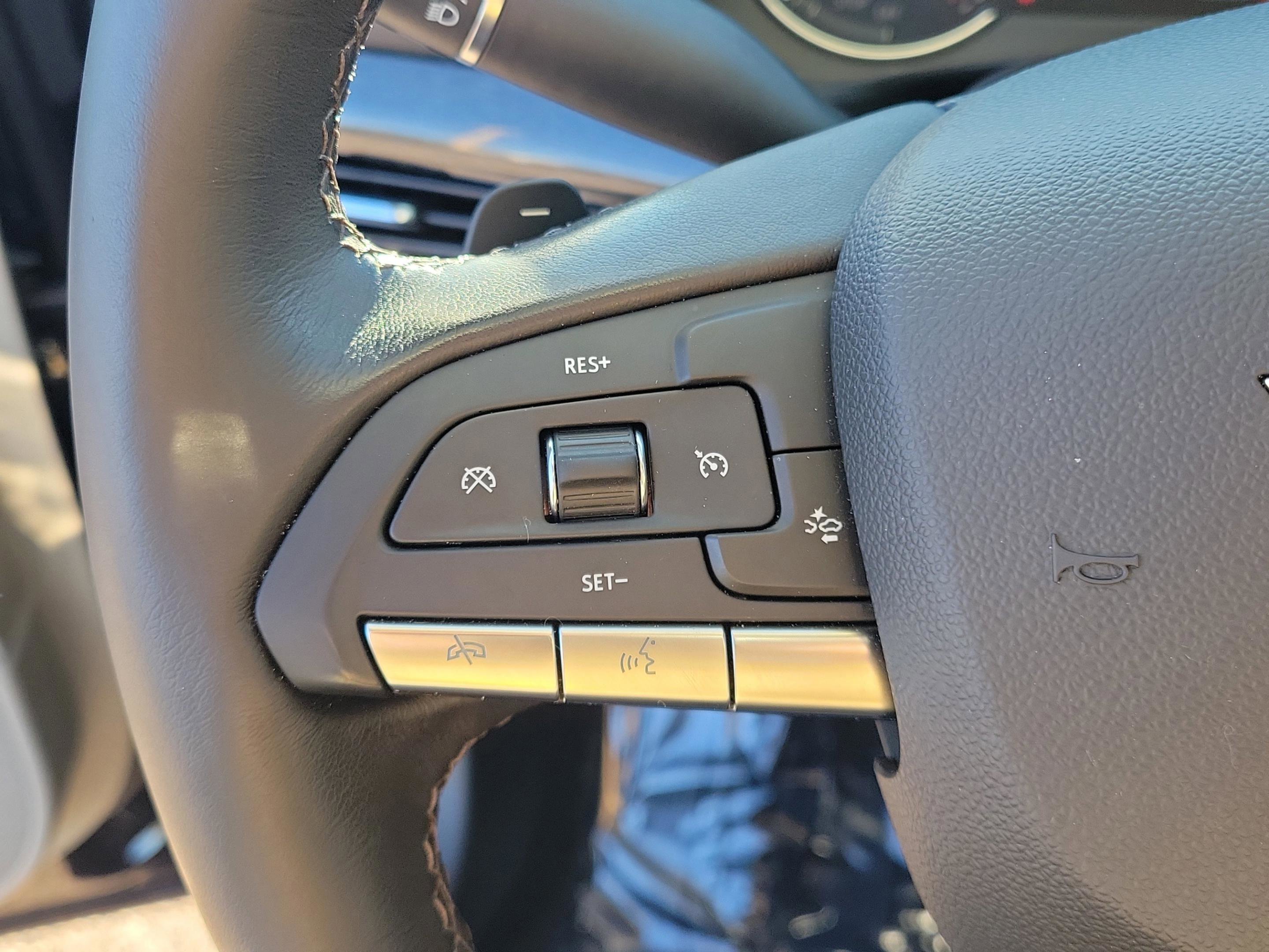 Used 2022 Cadillac XT4 Premium Luxury w/ Enhanced Visibility Package image 30