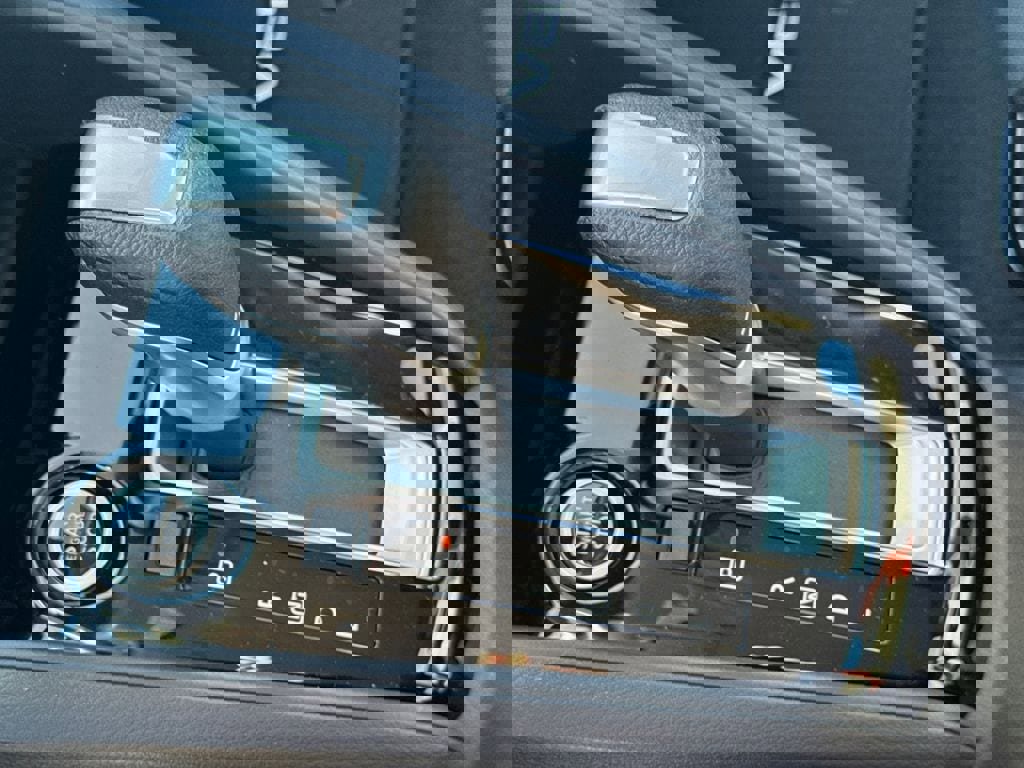 New 2025 Nissan Versa SR w/ Trunk Package image 18