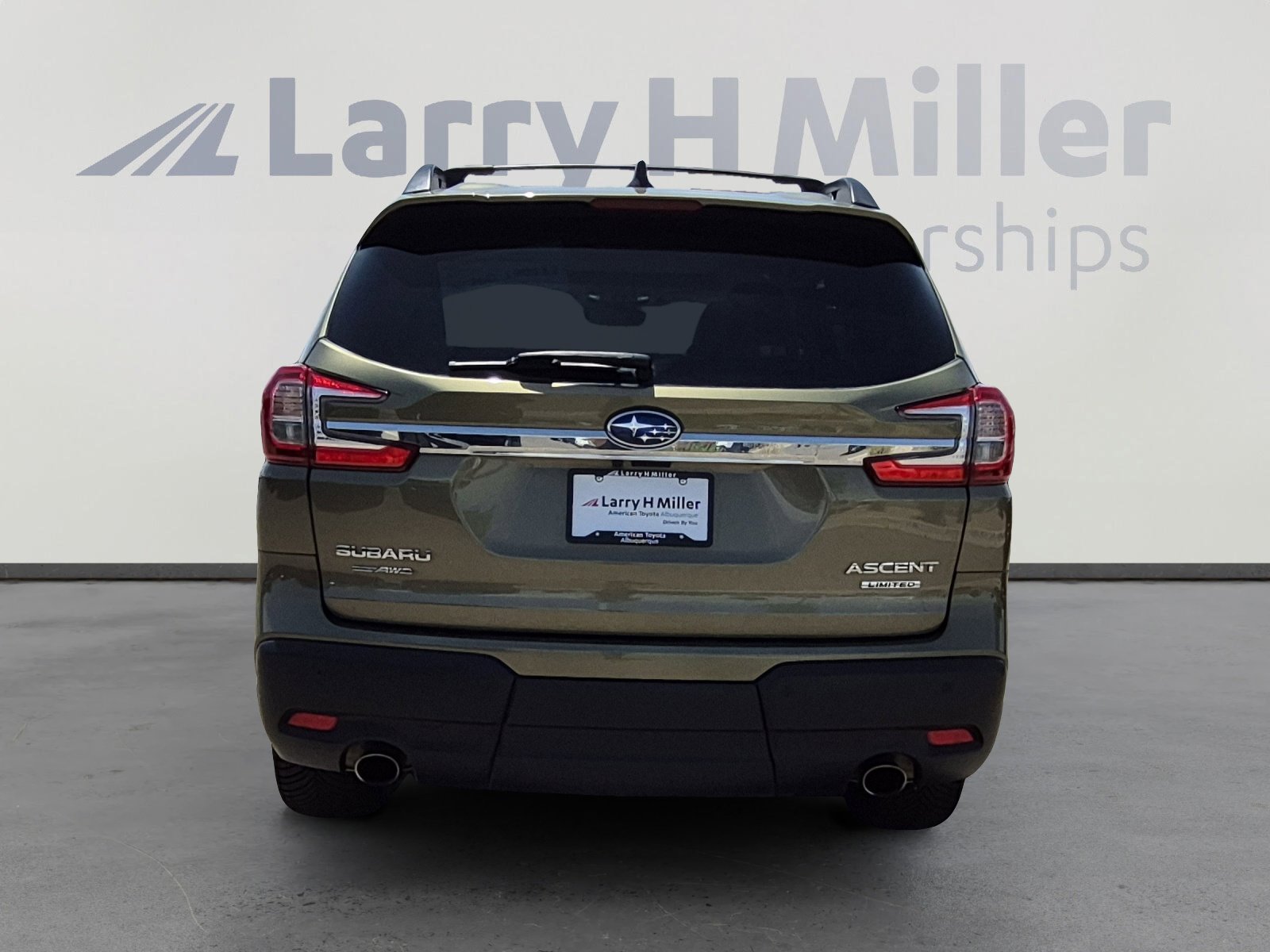 Used 2023 Subaru Ascent Limited w/ Technology Package AWD/4WD image 4