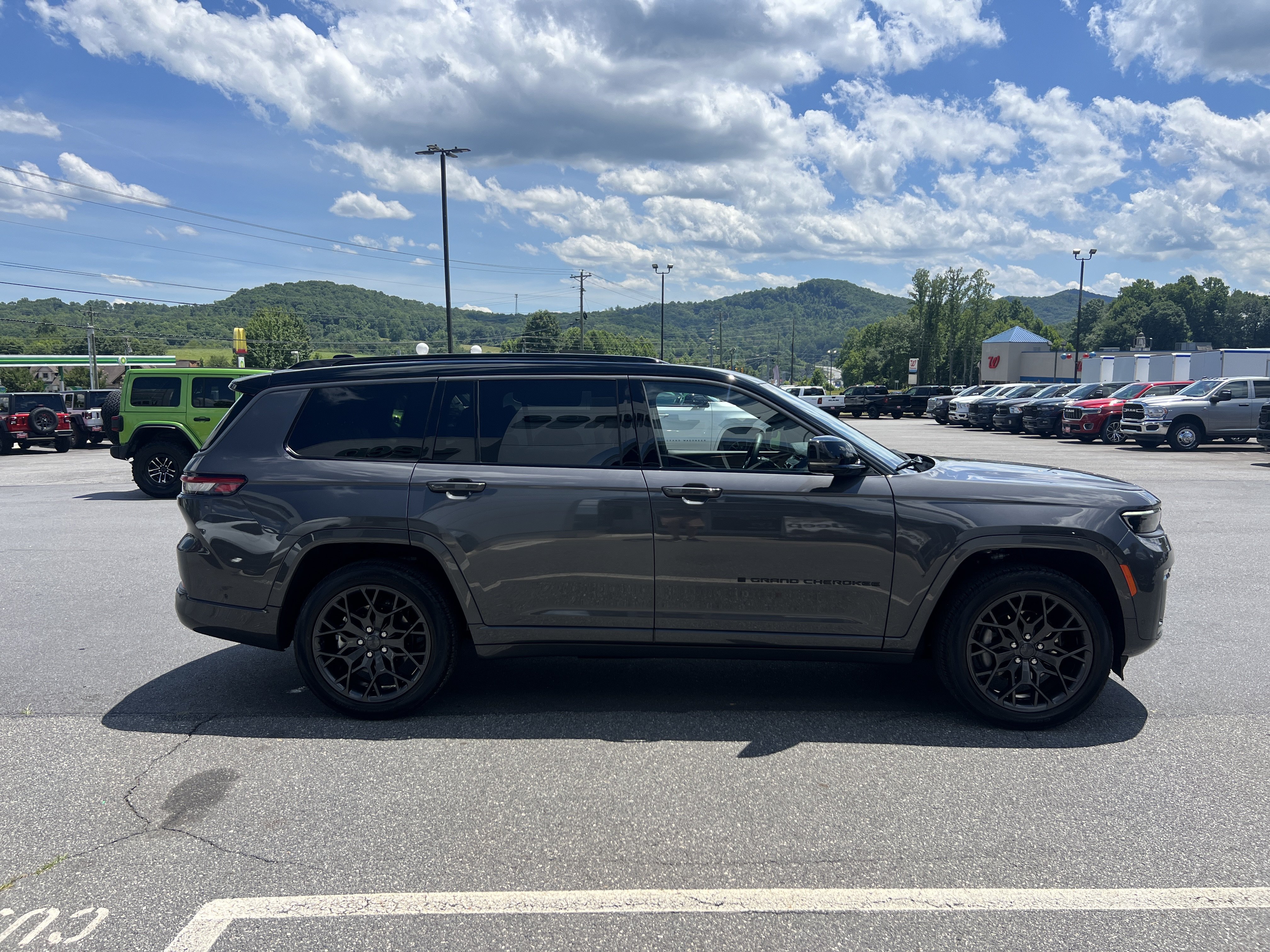 Used 2026 Jeep Grand Cherokee L Summit w/ Obsidian Package AWD/4WD image 4