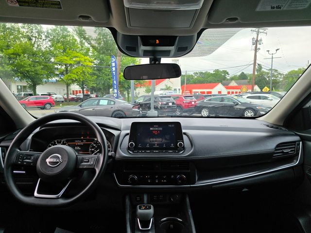 Used 2024 Nissan Rogue S AWD/4WD image 3