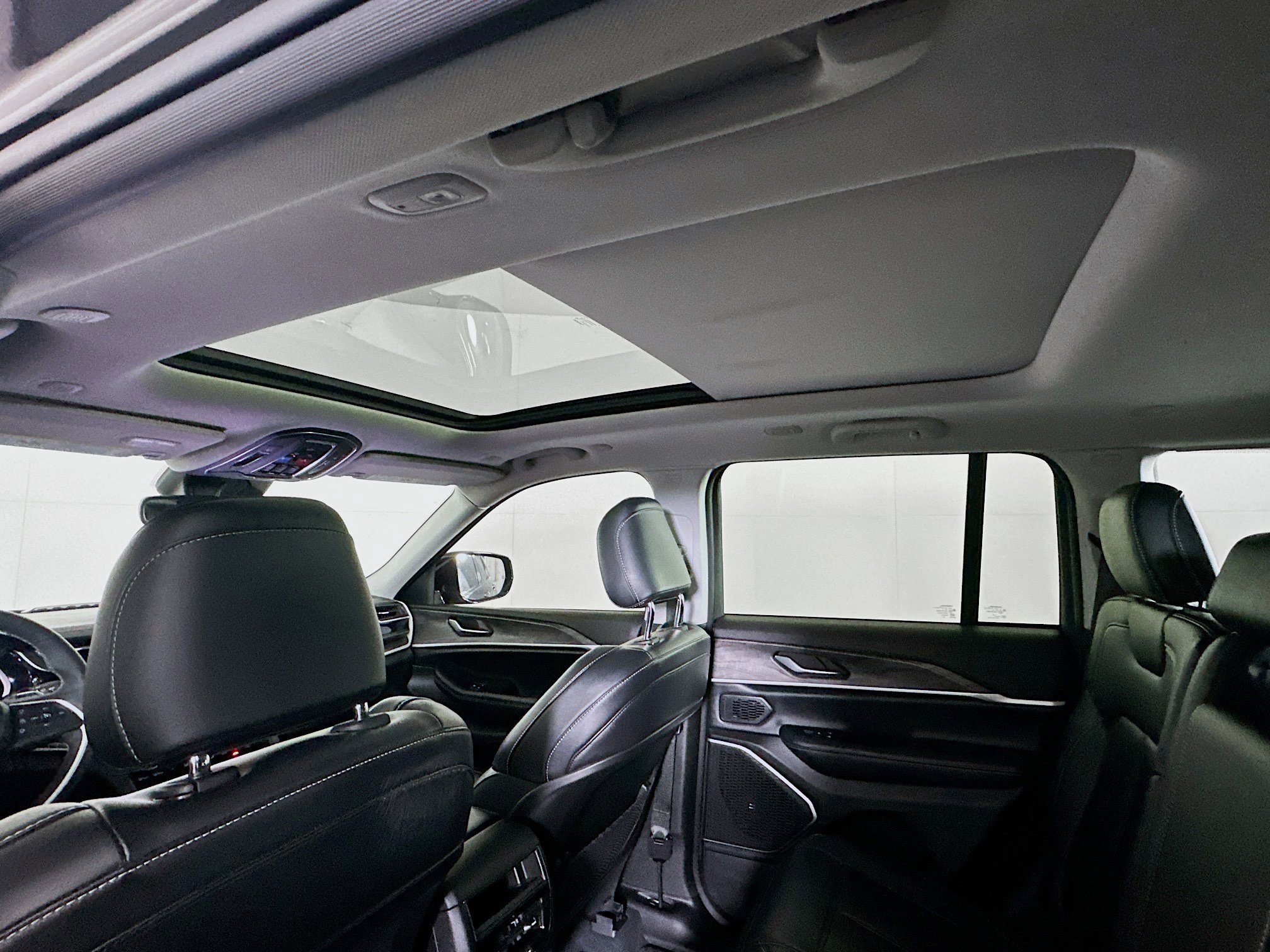 Used 2022 Jeep Grand Cherokee Limited 4xe image 27