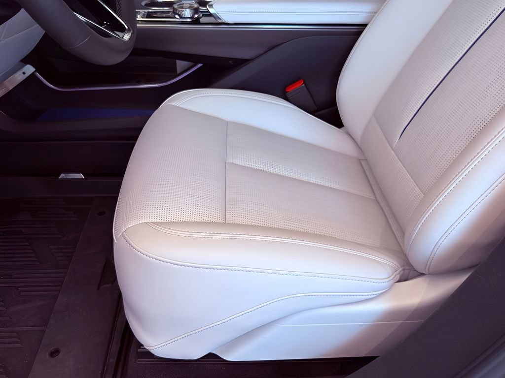 New 2026 Cadillac Lyriq Luxury w/ LPO, Floor Liner Package AWD/4WD image 15