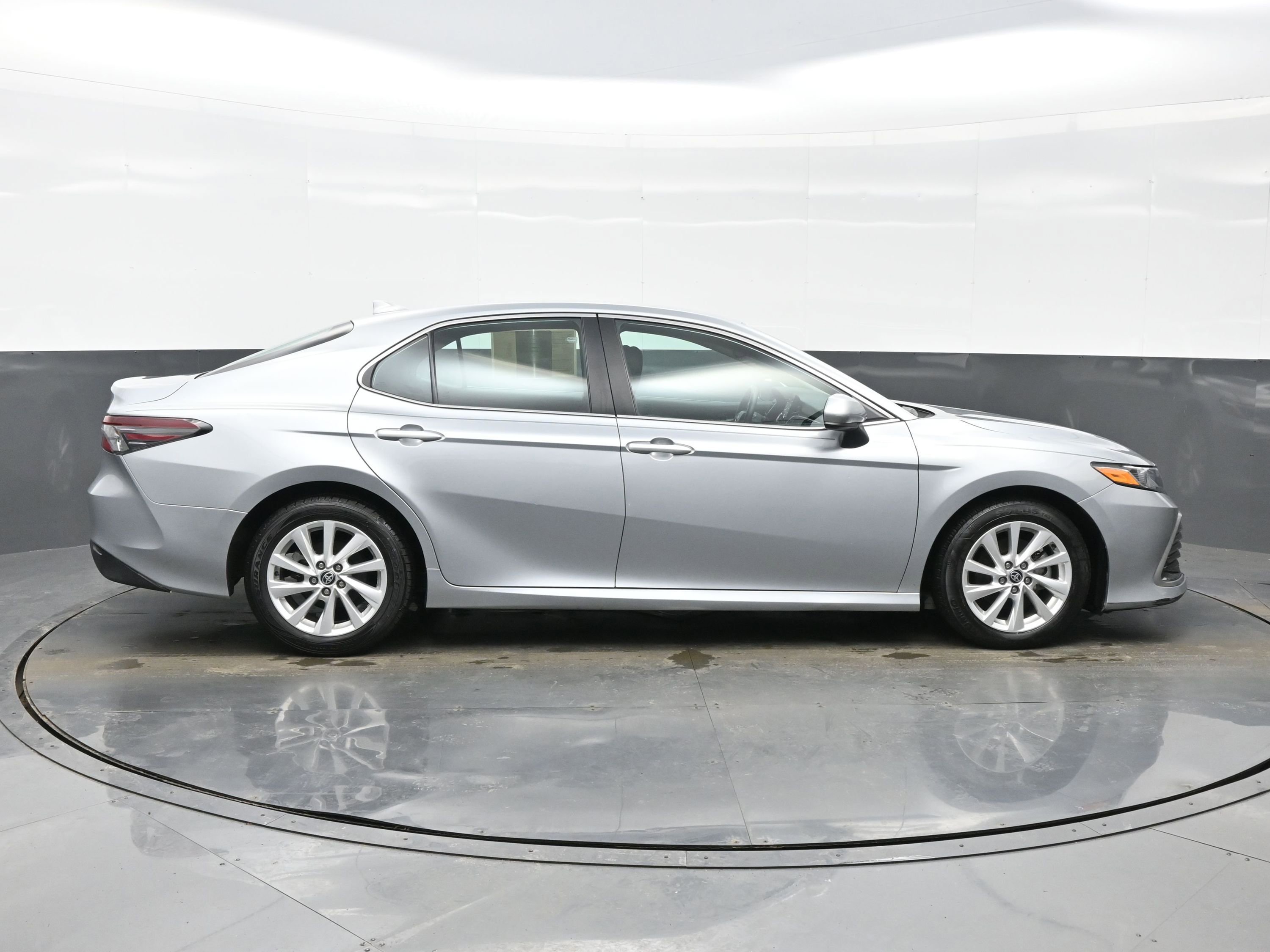Used 2024 Toyota Camry LE image 7