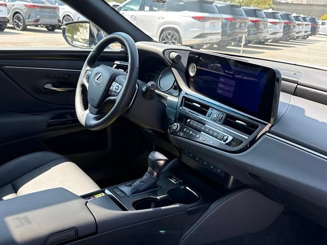 Used 2025 Lexus ES 350 w/ Premium Package FWD image 18