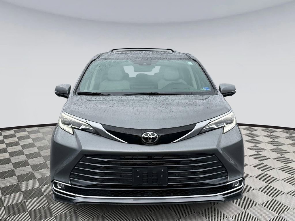 Used 2026 Toyota Sienna Platinum image 6