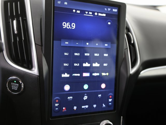 Used 2024 Ford Edge Titanium image 9