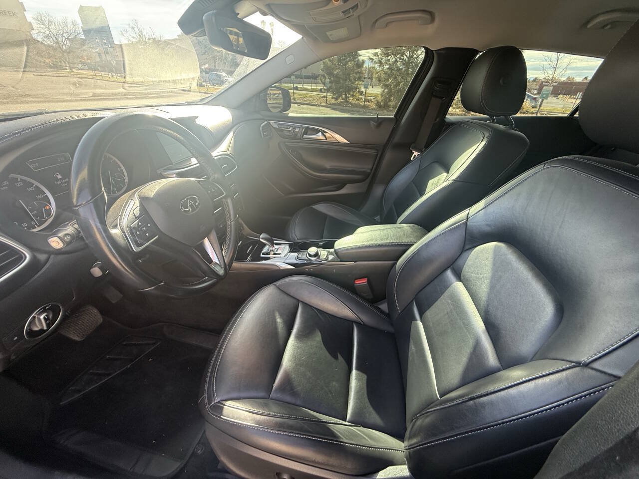 Used 2017 INFINITI QX30 AWD image 15