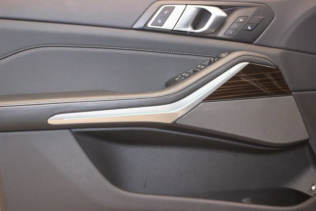 Used 2025 BMW X5 xDrive50e image 24