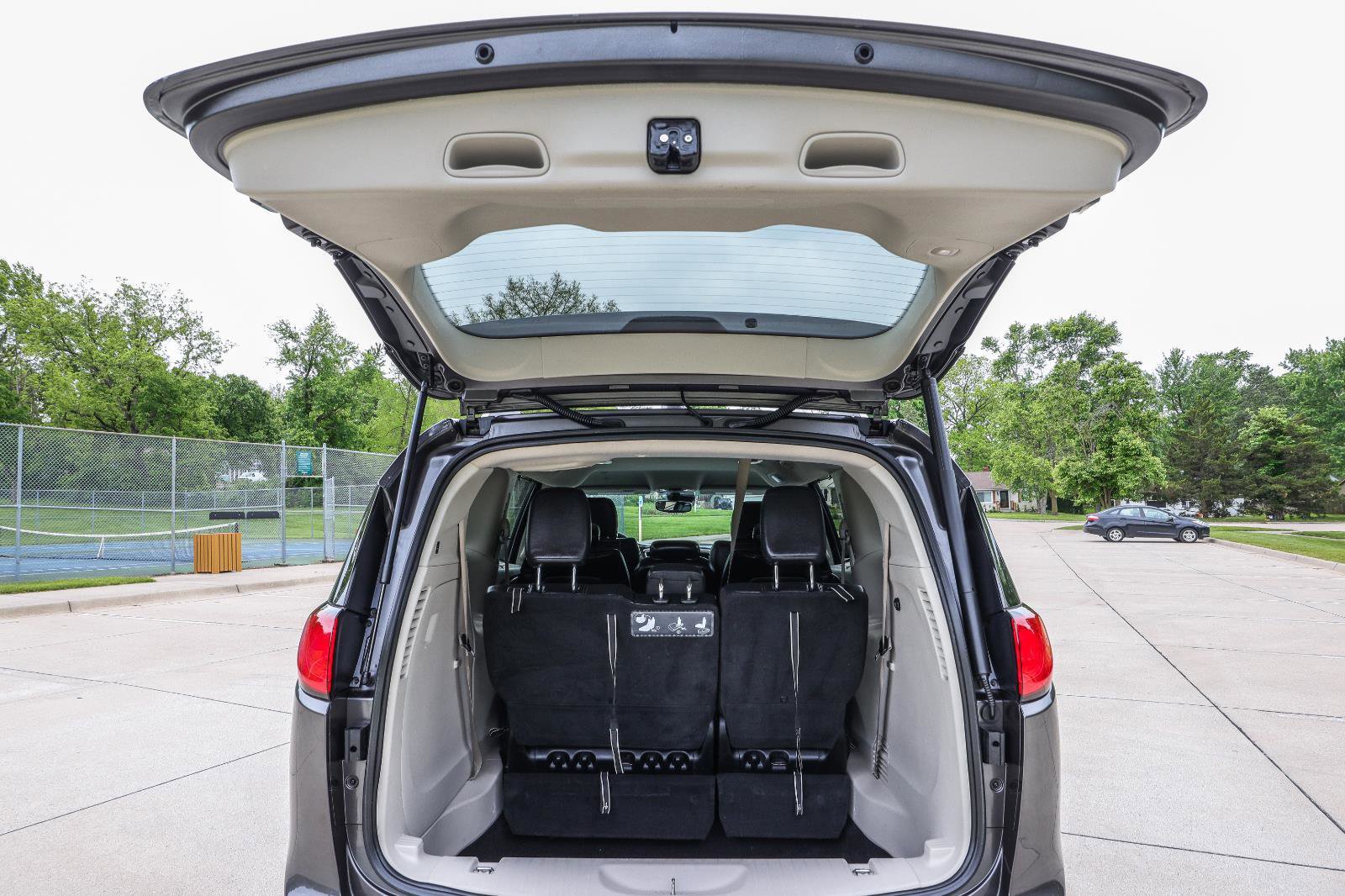 Used 2019 Chrysler Pacifica Touring-L w/ Advanced Safetytec Group FWD image 23