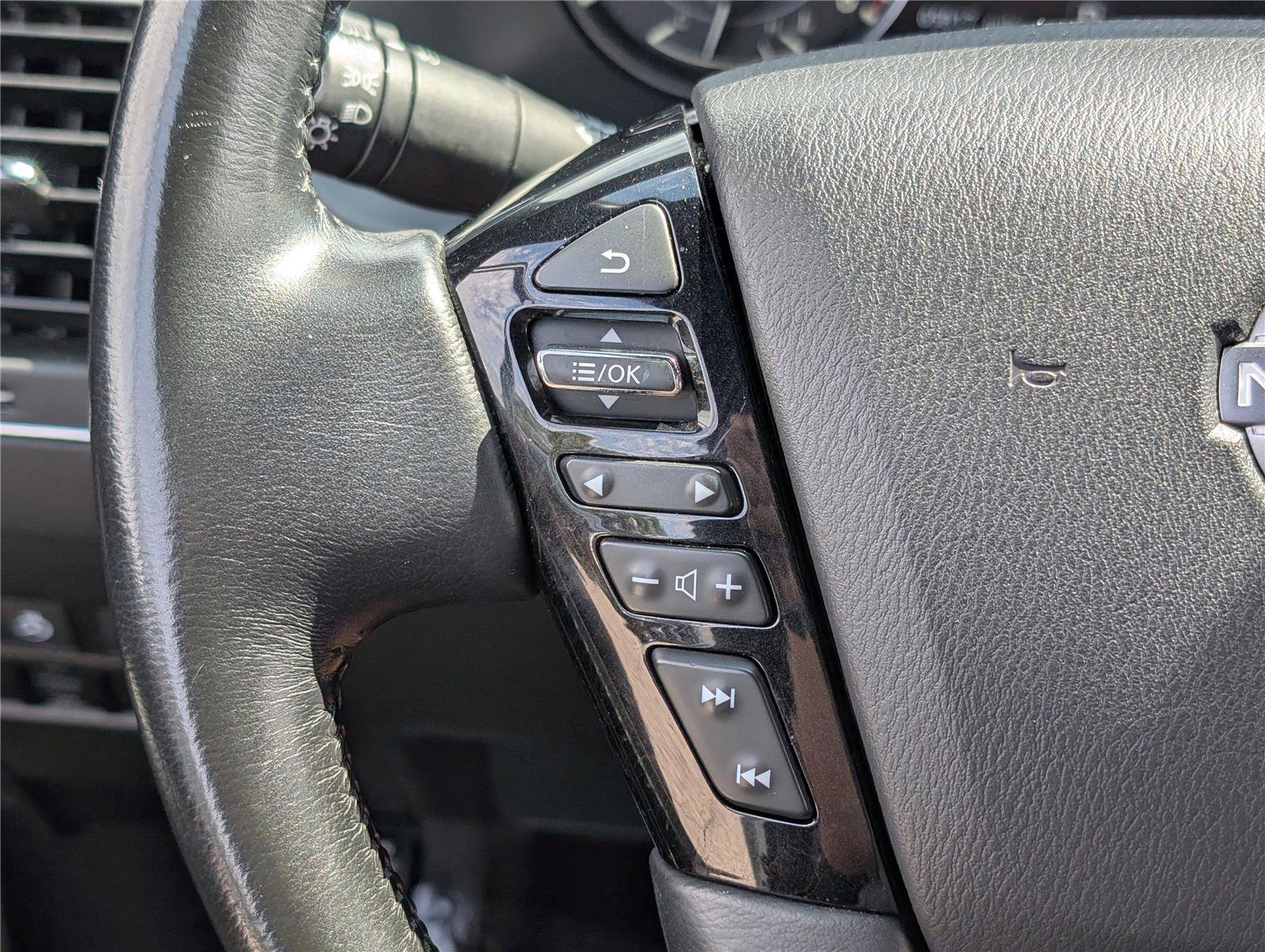 Used 2023 Nissan Armada SL w/ Midnight Edition Package image 23