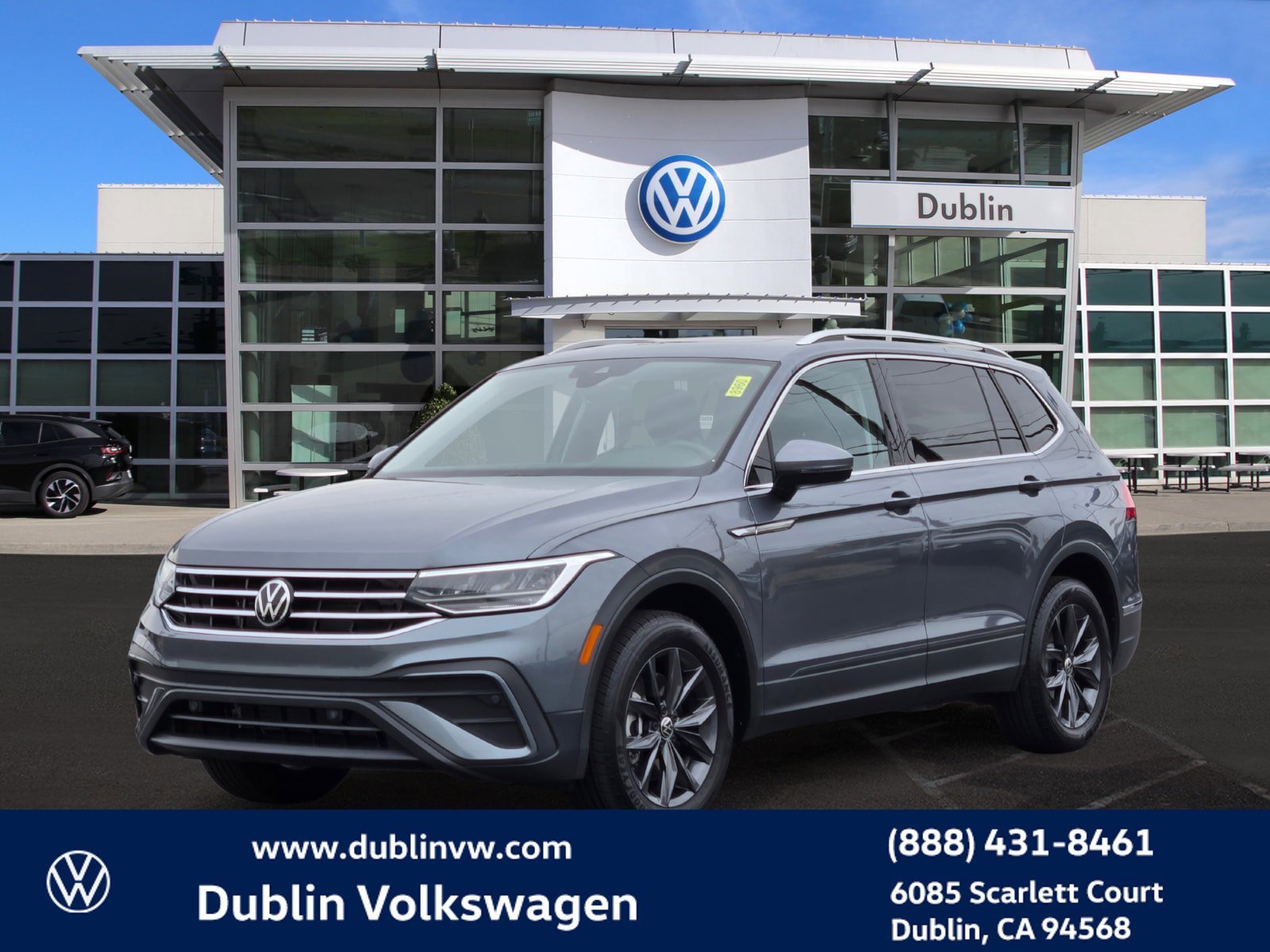 Certified 2023 Volkswagen Tiguan SE w/ Panoramic Sunroof Package FWD image 8