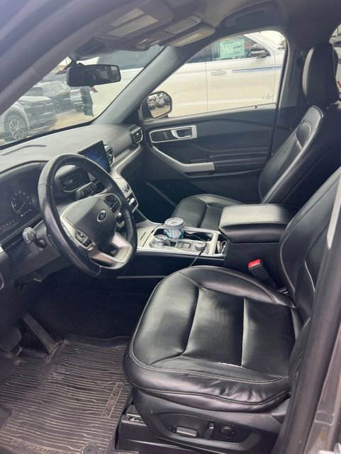 Used 2021 Ford Explorer XLT w/ Equipment Group 202A AWD/4WD image 2
