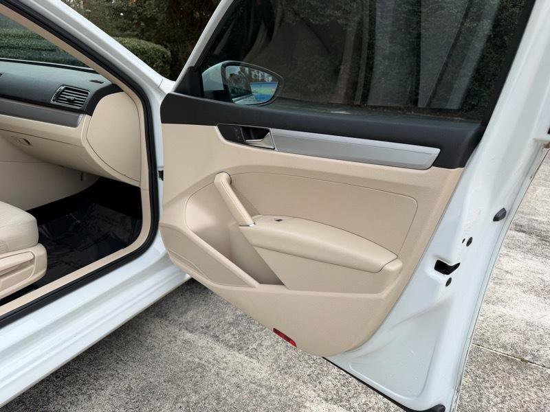 Used 2017 Volkswagen Passat 1.8T S image 23