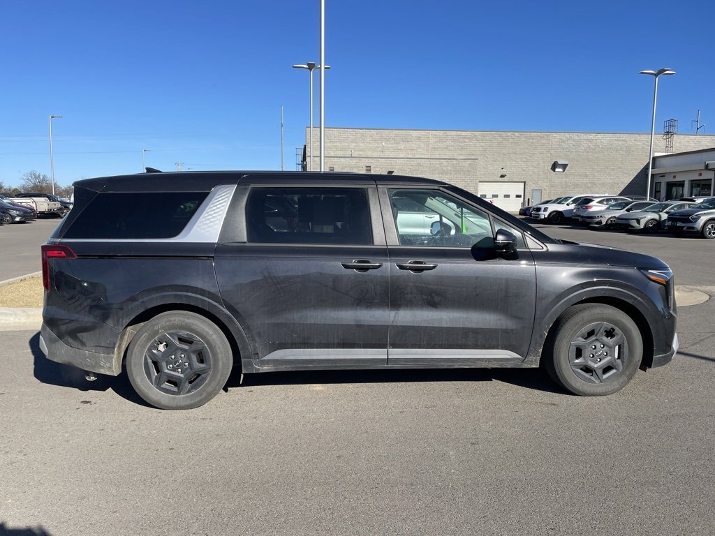 Certified 2025 Kia Carnival image 8