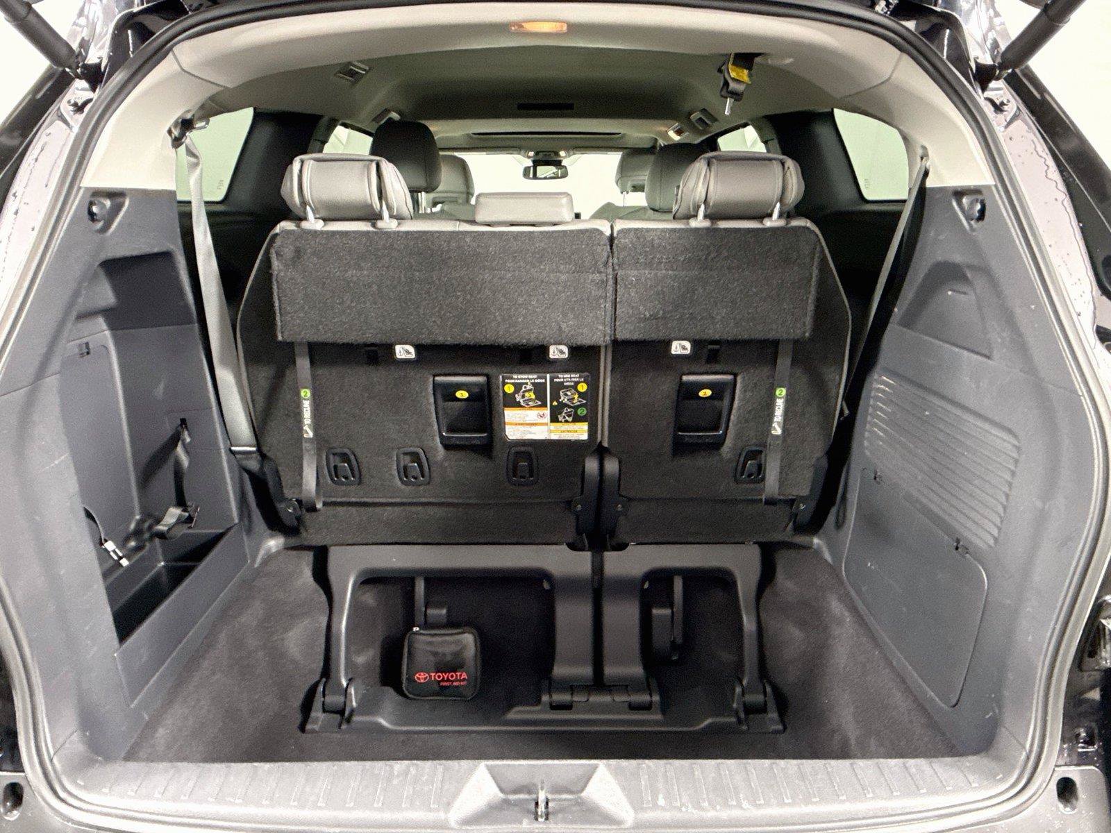 Certified 2025 Toyota Sienna XLE FWD image 38