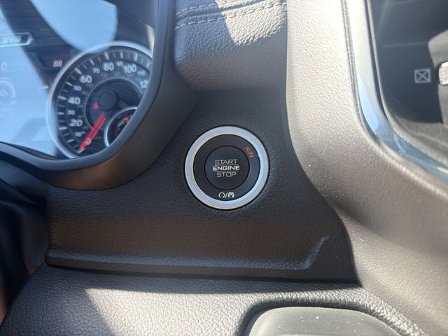 Used 2025 RAM 1500 Laramie AWD/4WD image 34
