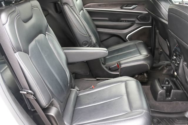Used 2022 Jeep Grand Cherokee L Limited w/ Black Appearance Package AWD/4WD image 19