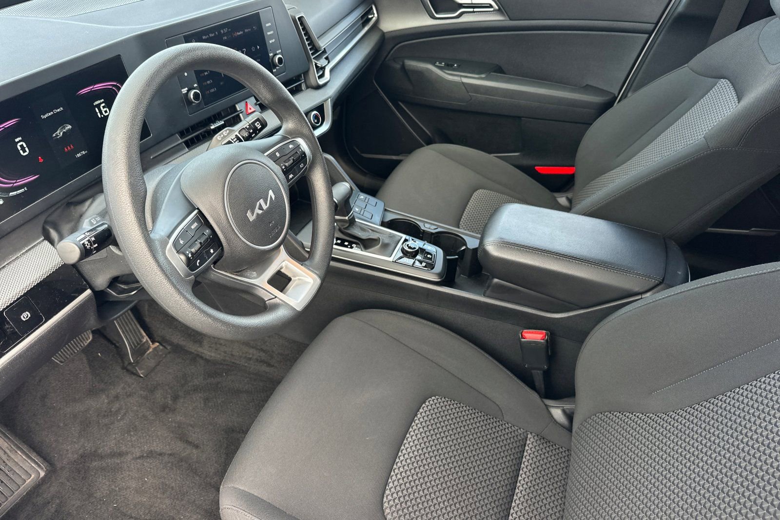 Used 2023 Kia Sportage LX image 10