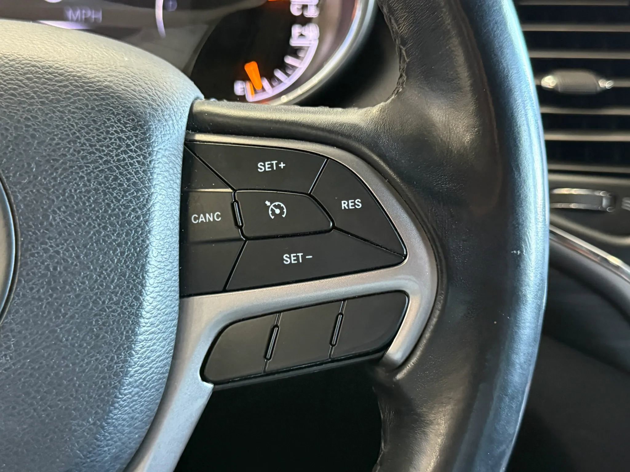 Used 2019 Jeep Grand Cherokee Laredo AWD/4WD image 12