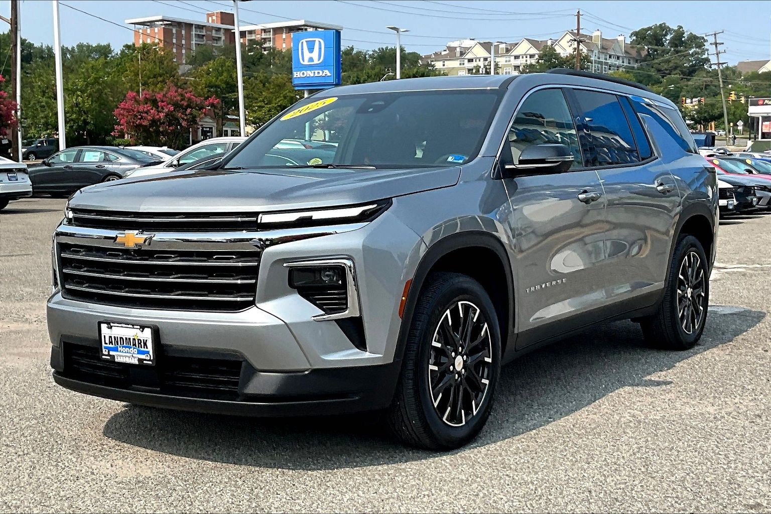 Used 2025 Chevrolet Traverse LT w/ Sun and Wheel Package