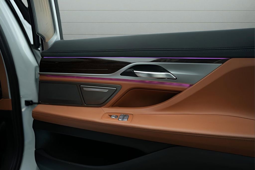 Used 2022 BMW 745e xDrive w/ M Sport Package image 36