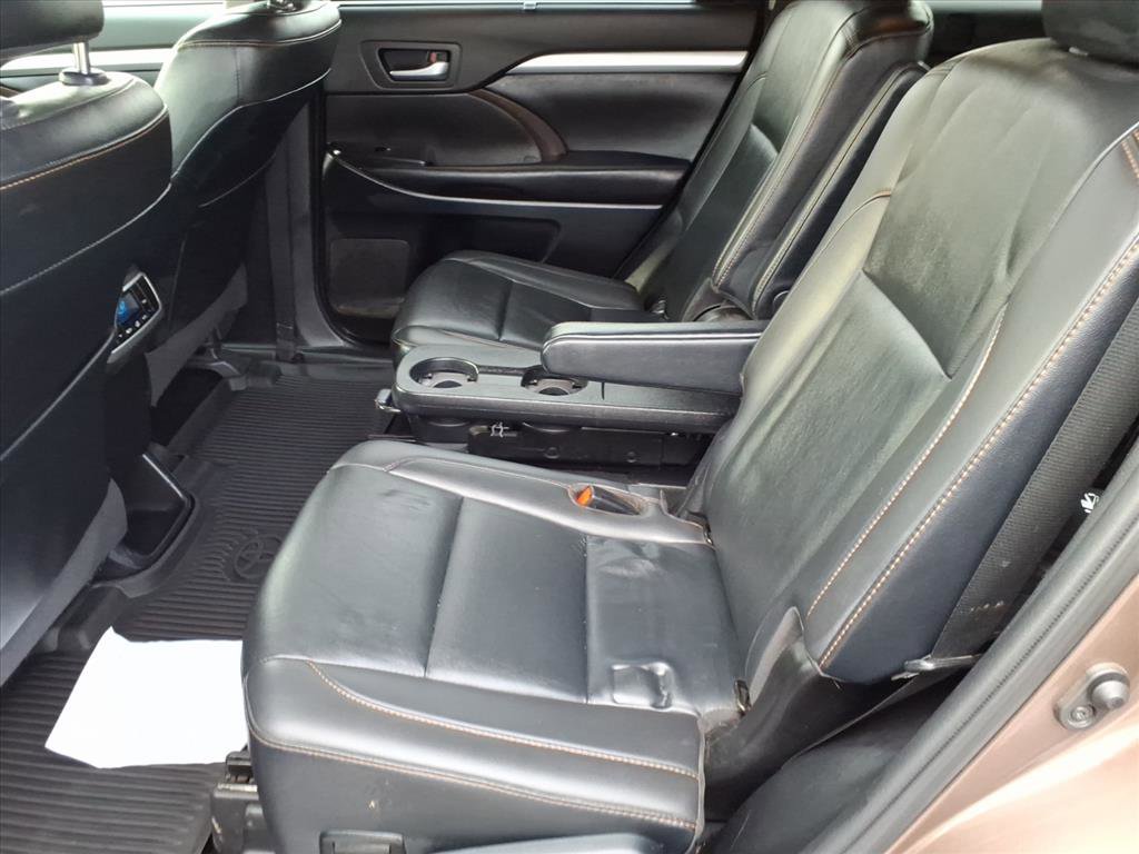 Used 2019 Toyota Highlander XLE image 7