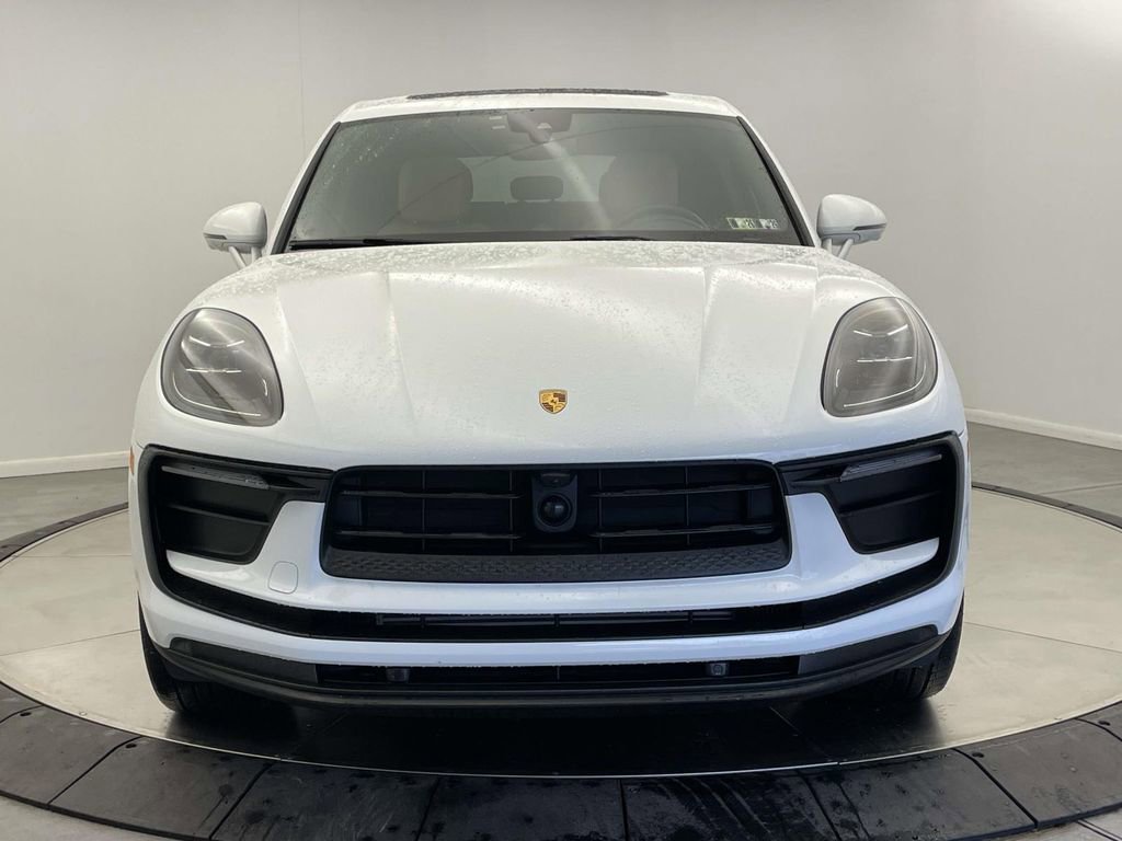 Certified 2025 Porsche Macan image 10