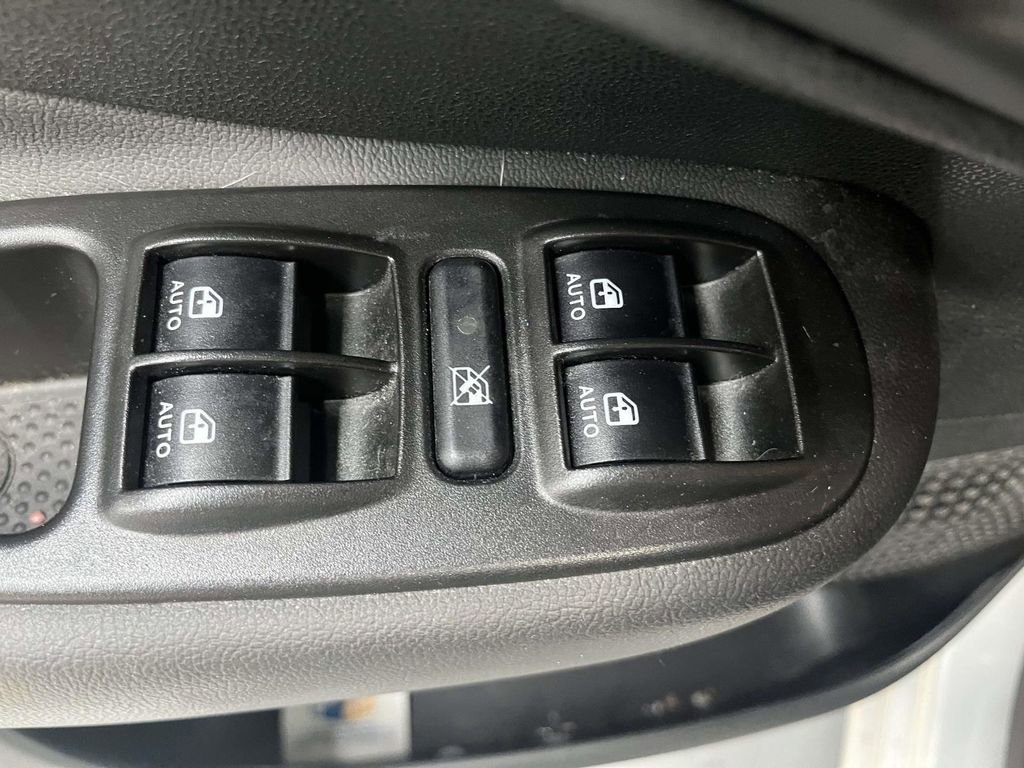 Used 2018 FIAT 500L Pop w/ Popular Equipment Group image 12