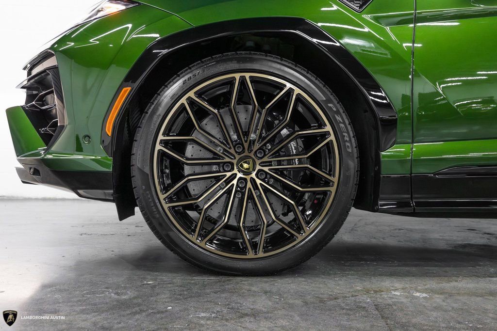 New 2025 Lamborghini Urus SE image 6