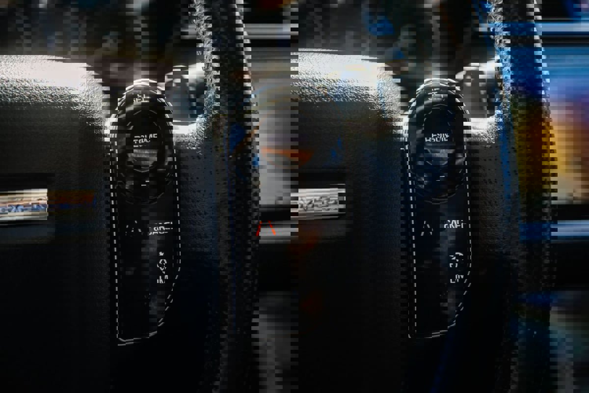 Used 2019 Land Rover Range Rover Velar S image 32