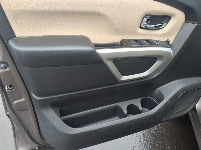 Used 2018 Nissan Titan SV w/ SV Convenience Package image 12