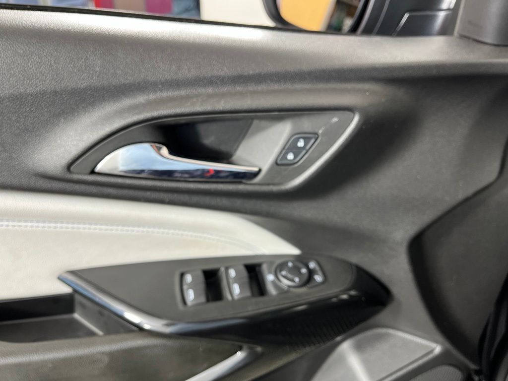 Used 2025 Chevrolet Trax LT FWD image 24