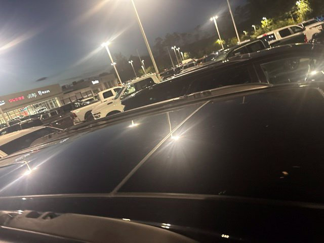 Used 2025 Chrysler Pacifica Limited FWD image 8