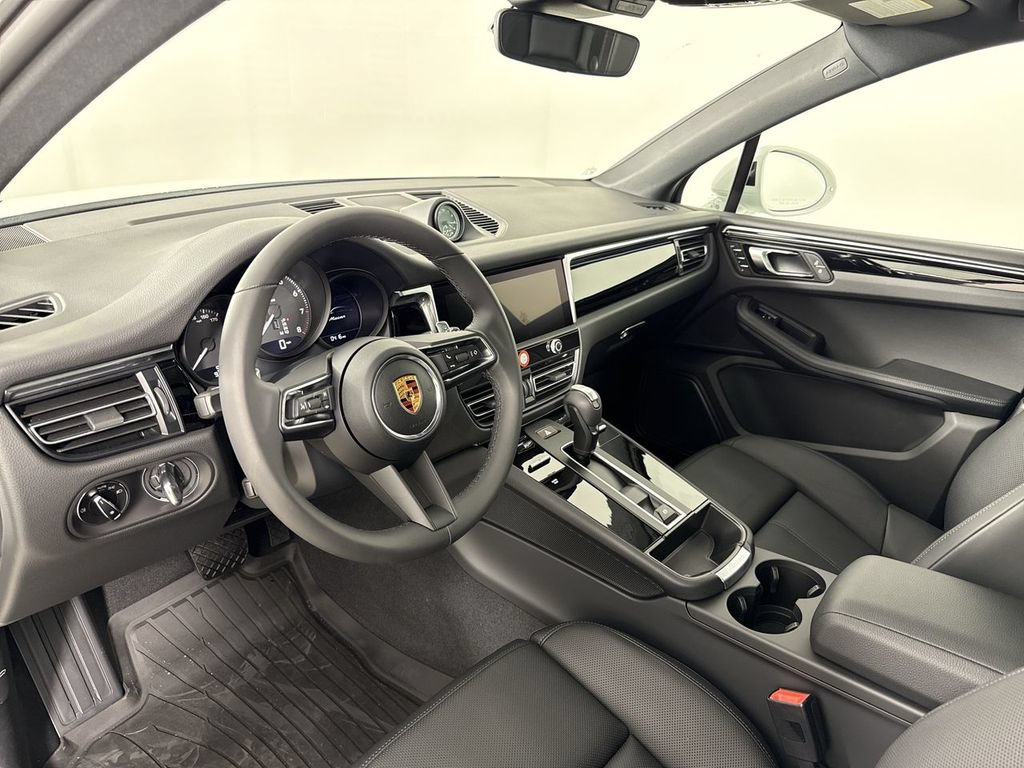 New 2026 Porsche Macan AWD/4WD image 4