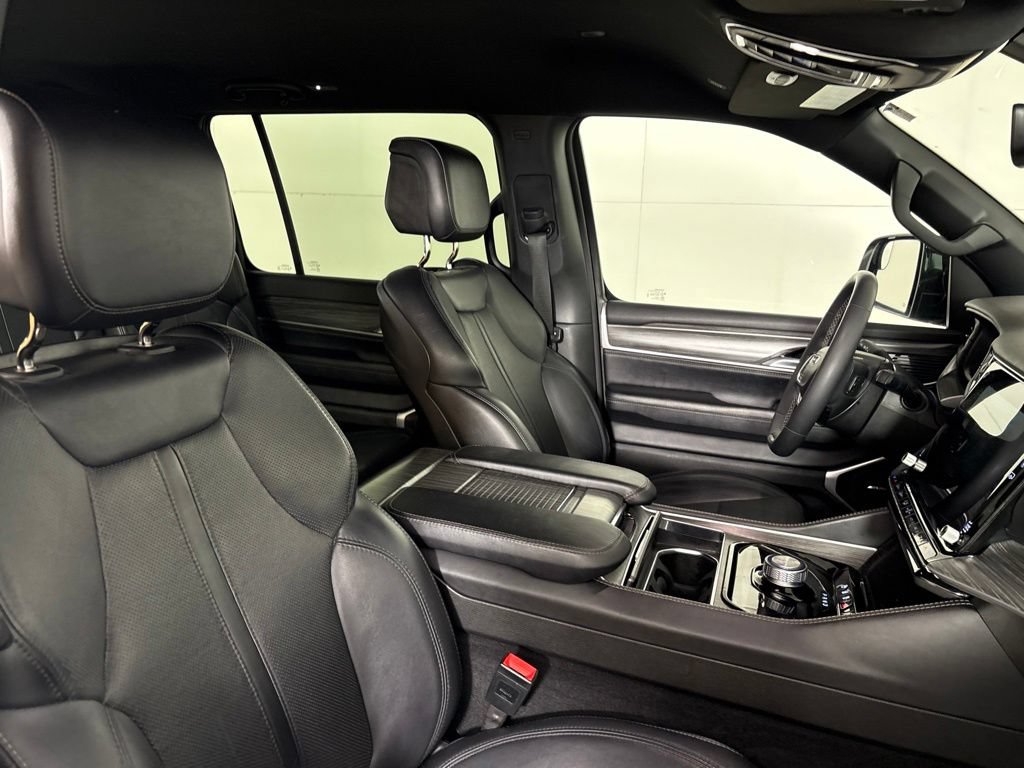 Used 2024 Jeep Wagoneer Series II w/ Flexible Seating Group RWD image 24