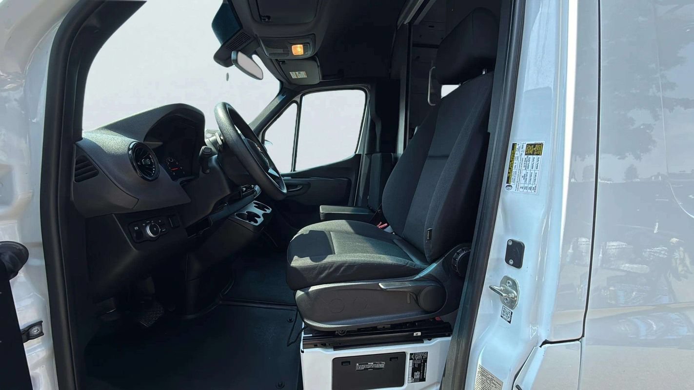 Used 2020 Mercedes-Benz Sprinter 2500 image 13